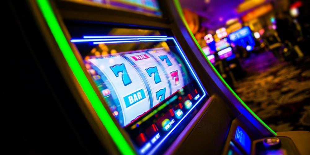 Why many people are preferring to playing poker games online?